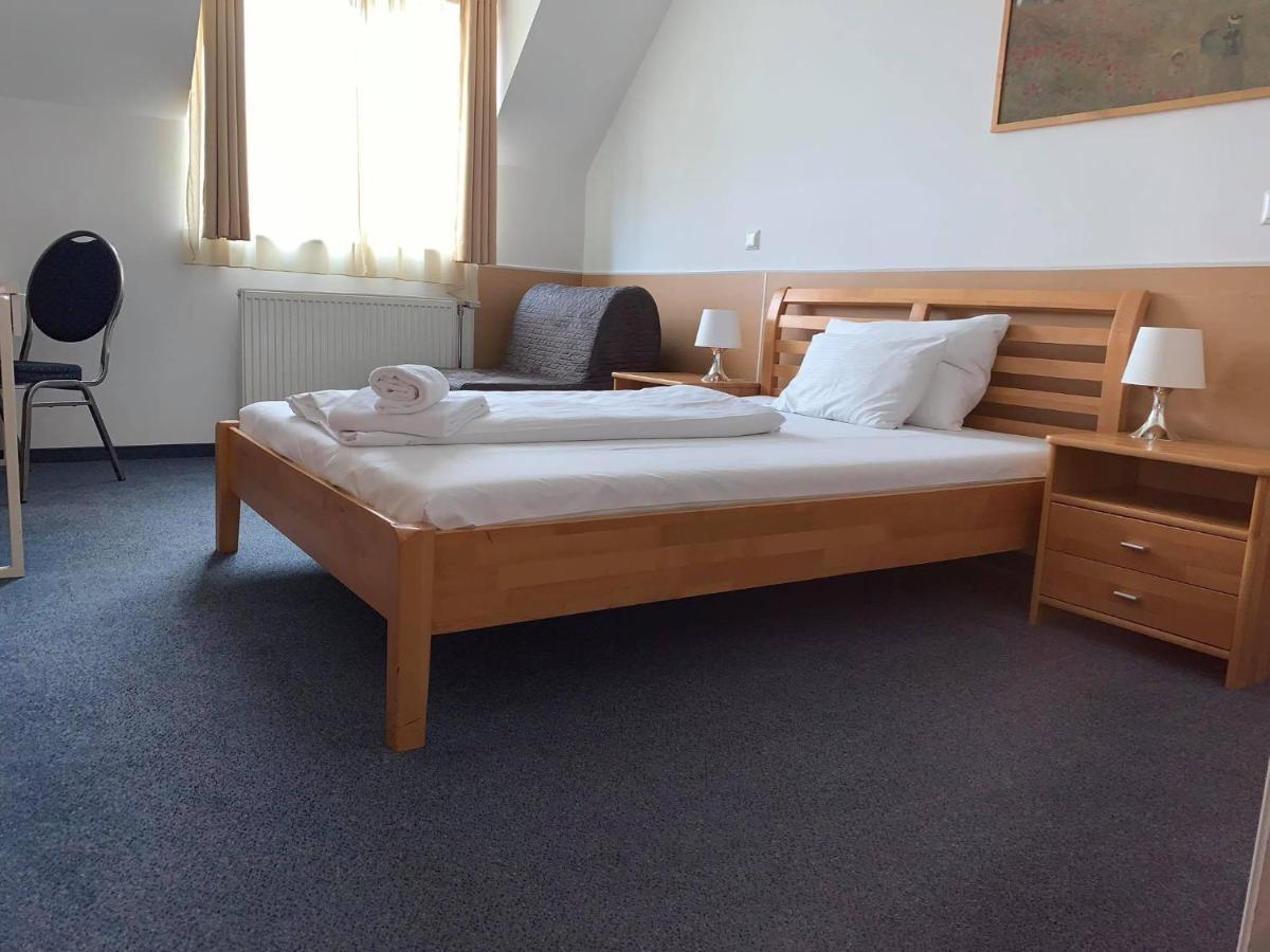 Hotel Donaustadt Kagran - At Metro U1 3*