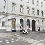 Vienna Midtown Apartment