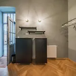 Easy Flat City Living
