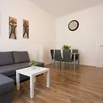 16 C&J\'S Apartment