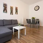 16 C&J\'S Apartment