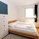 Modern Spacious, 2 Bedroom, Free Parking