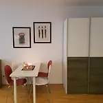 BullsLiving Kaisermühlen Apartment Erni next to UNO City