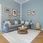 Apartment With Balcony - Trendy Neighborhood