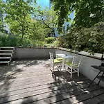 Charming Townhouse Directly By Metro