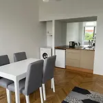 Cozy One Bedroom Apartment With Park View