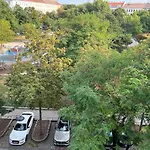 Cozy One Bedroom Apartment With Park View