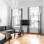 Modern 2Br Apt. Perfect For Long And Short Stays