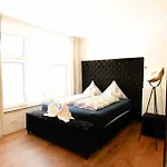 Xuba Apartmentrooms I Wien Messe Prater I Kuechenzeile