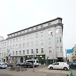 Nice Studio Close To Metro III