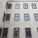 Nice Studio Close To Metro III