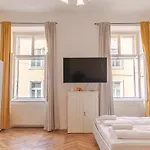 Peerles 2Br Apt. Perfectly Situated&Well Connected