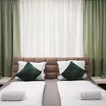 Rare Hidden 1Bd Gem On Shopping Street Near Schoenbrunn W Lift Access