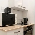 Vibrant 1Br - Ideal Long Stay Accommodation