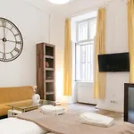 Vibrant 1Br - Ideal Long Stay Accommodation