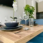 Riverfront Apartment With Balcony & Ac
