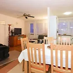 Apartment Mariahilf - 4Rooms4You