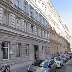 Modern 1-Bedroom Apartment Next To Praterstern