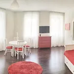 Helle Zweiraumwohnung In Wohngebiet