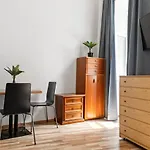 Budget & Friendly 1Br Apartment Well Connected