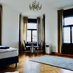 Central Apartment- Private Sauna