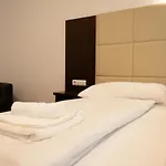 2-Rooms Central Apartment With A King-Size Bed