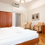 Central Spacious Apartment With A King-Size Bed