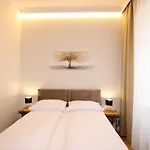 Stylish City Center Apartment