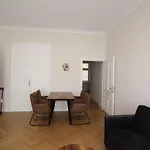 Stylish City Center Apartment