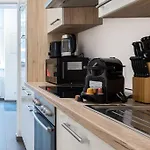 Orestaliving - Spacious 2Br On The Danube Canal