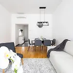 Orestaliving - 2Br On The Danube Canal