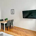 Calm & Sunny Apartment