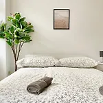 Calm & Sunny Apartment