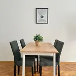 Calm & Sunny Apartment