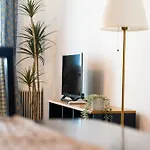 Central Living Apartment Opera