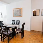 Central Living Apartment Opera