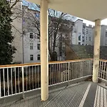 Cozy 5-Person Apartment In Vienna 6