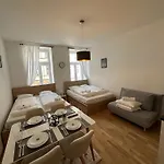 Cozy 5-Person Apartment In Vienna 6