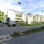 2-Zimmer Wohnung In Oberlaa Mit Privatem Tiefgaragen Platz