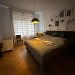 Big Vintage Style Flat Near Schoenbrunn
