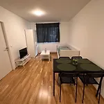 Muzeta11 - Modern Town Apartment With Balcony