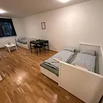 Muzeta11 - Modern Town Apartment With Balcony