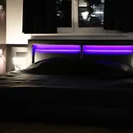 Vienna\'S Modern Black Beauty - Couples & Family-Friendly Apartment