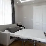 Charming 2-Room Apartment With Balcony, 15 Min To Center
