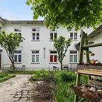 1 Bedroom Garden Apartment Near Schoenbrunn