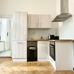 Cosy Apartment Located At Famous Vienna Kutschkermarkt