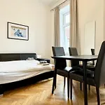 Cosy Apartment Located At Famous Vienna Kutschkermarkt