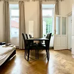 Cosy Apartment Located At Famous Vienna Kutschkermarkt