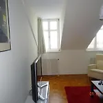 Klimatisiertes 3 Zimmer Appartement Mit Terrasse