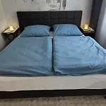 Altbauwohnung Mit Charme - Selbst Check In - Queensize Bett